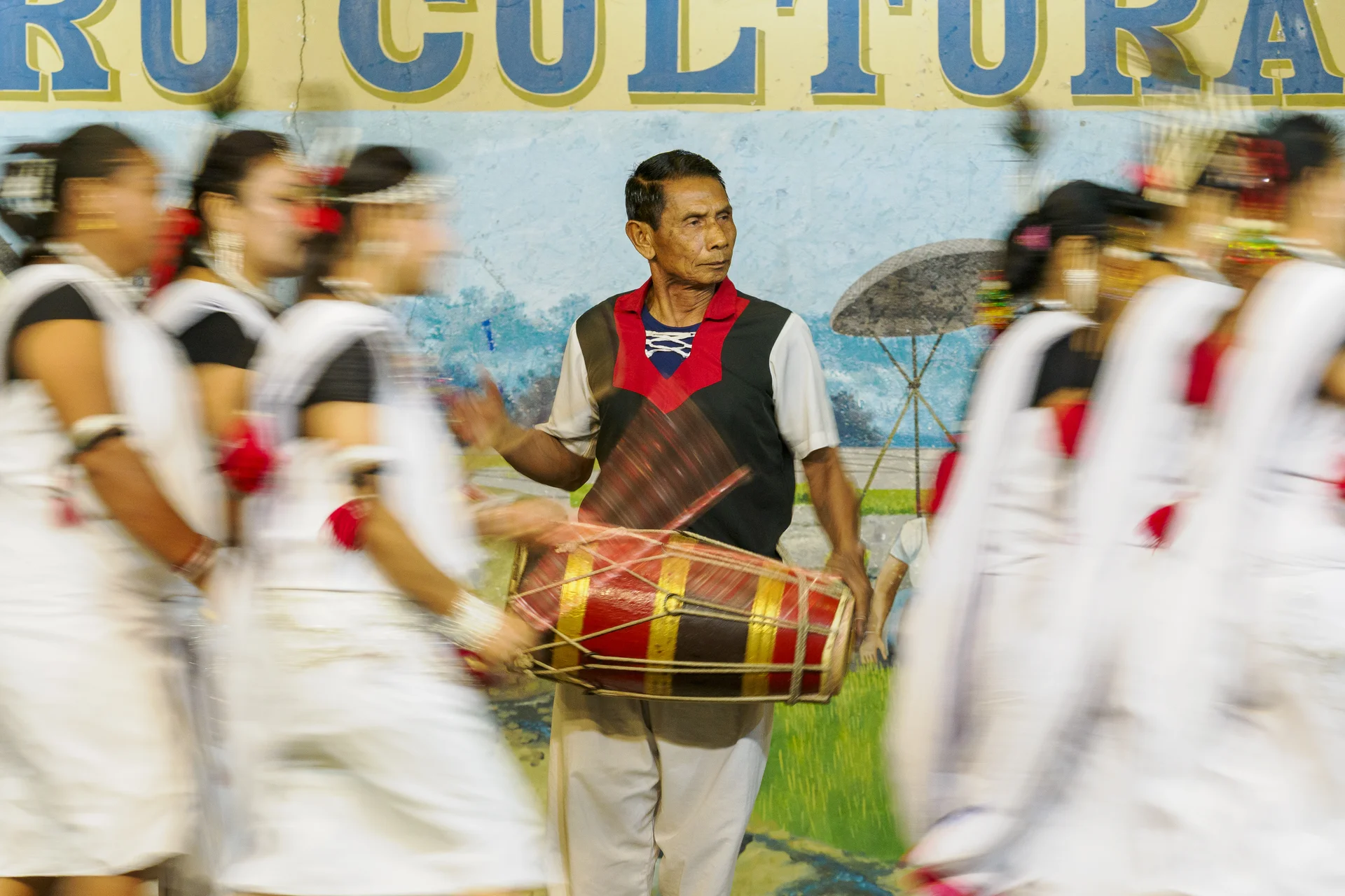 Danse et spectacle culturel Tharu traditionnel